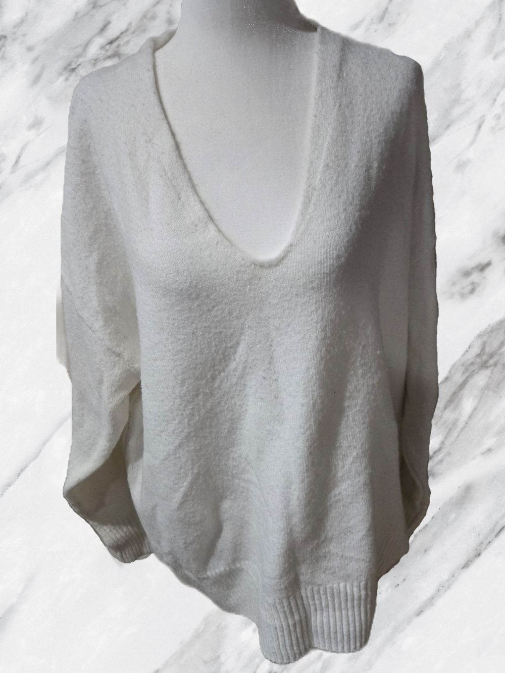 H&M Women's White V-Neck Sweater